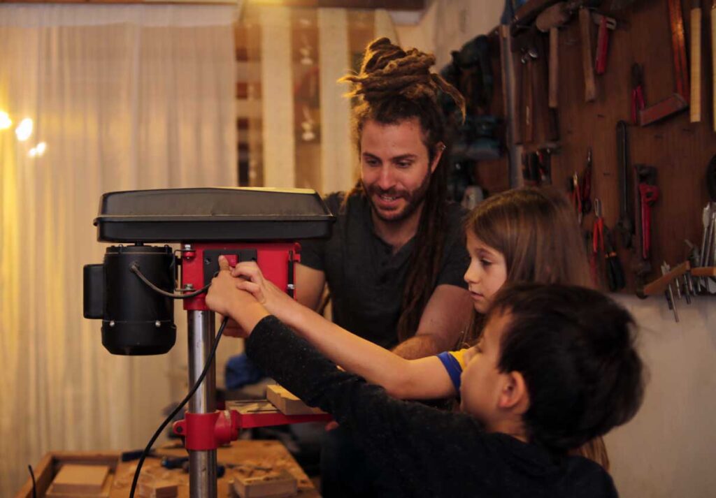 מי אנחנו - בונים משחקים